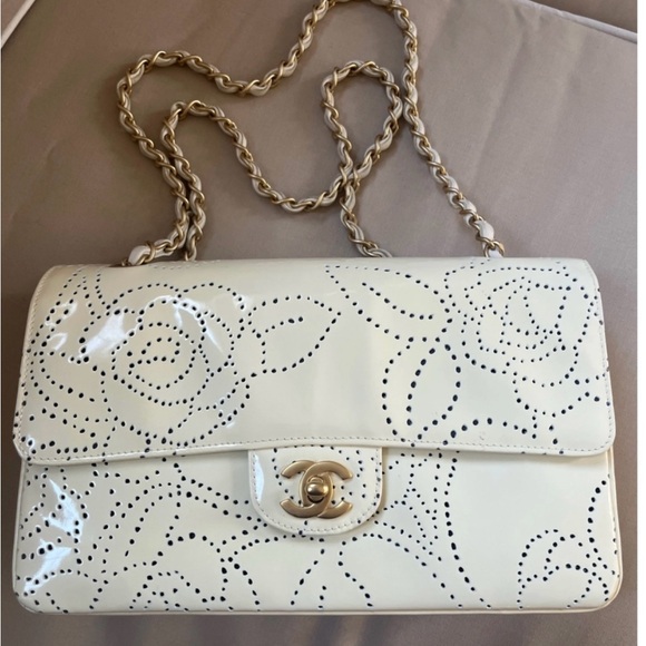🌸 Chanel Medium Classic Flap - Camelia Ivory Patent Leather 🌸 - Picture 3 of 13